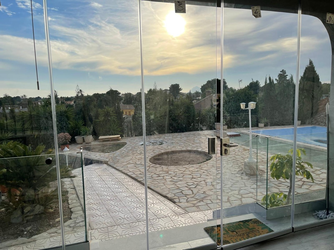 Prepara tu hogar para la Navidad con cortinas de cristal