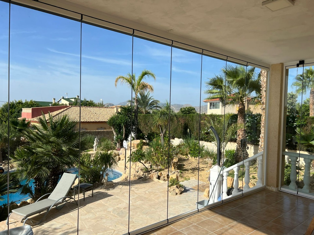 Cómo afectan los climas variables a los espacios exteriores